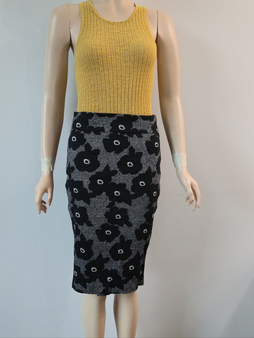 RW&CO. Black and Gray Floral Cotton Knit Pencil Skirt